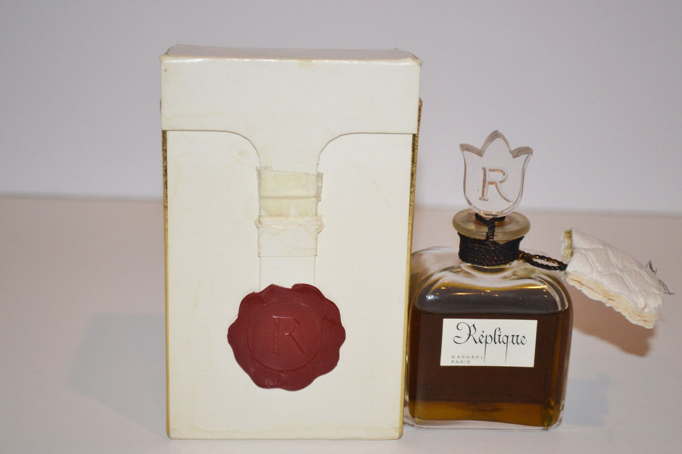Vintage Replique Perfume By Raphael 