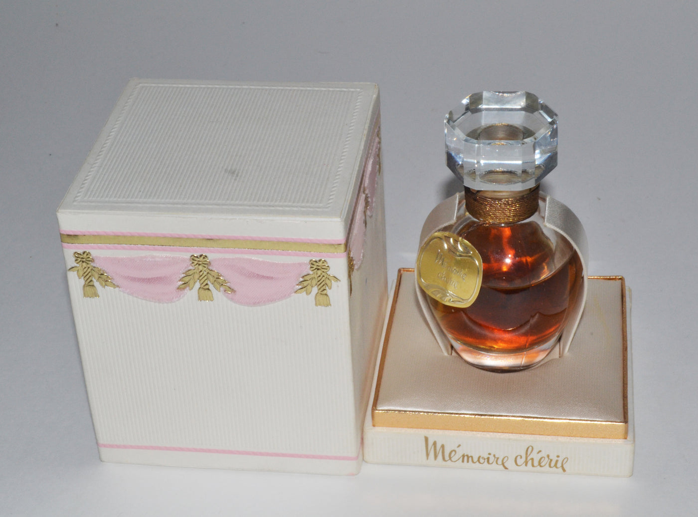 Mémoire Chérie Perfume By Elizabeth Arden